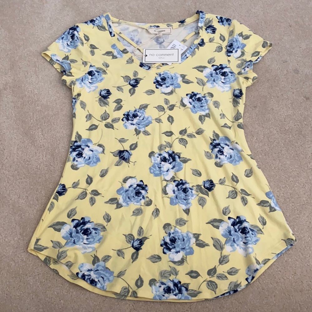 No Comment Medium Flower Top
